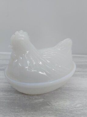 Vintage Small Glass Chicken/ Hen On A Nest Trinket Dish